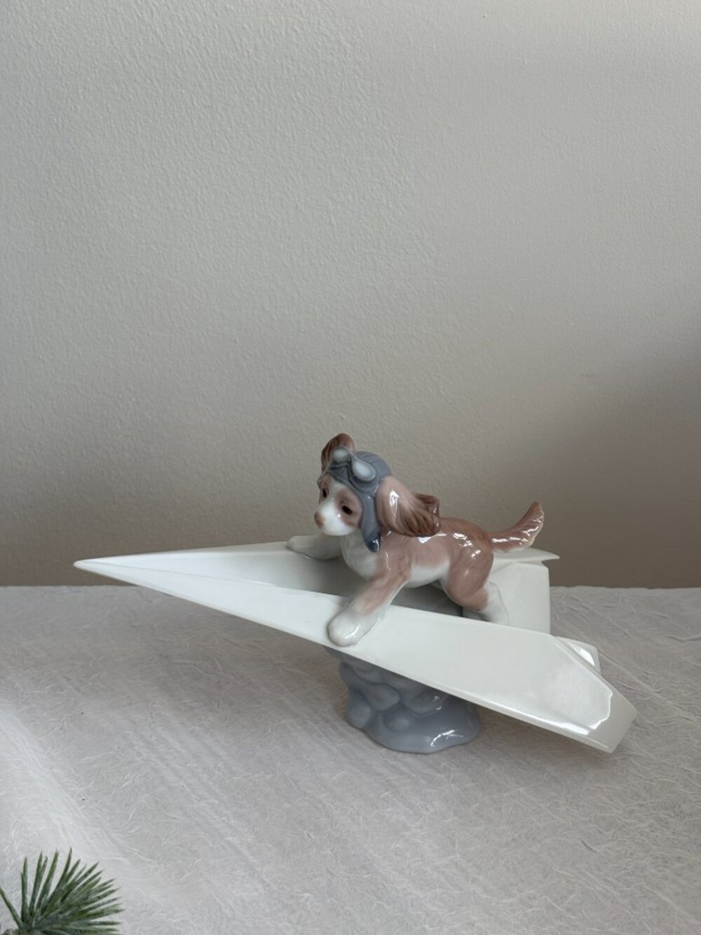 LLADRO LET'S FLY AWAY DOG FIGURUNE #6665 BRAND NIB PAPER AIRPLANE